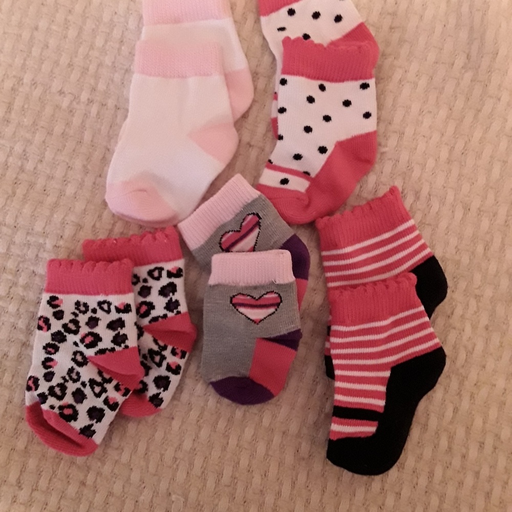 5 pairs of brand new socks